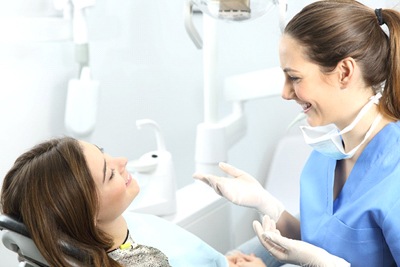 A female patient talking with her dentist